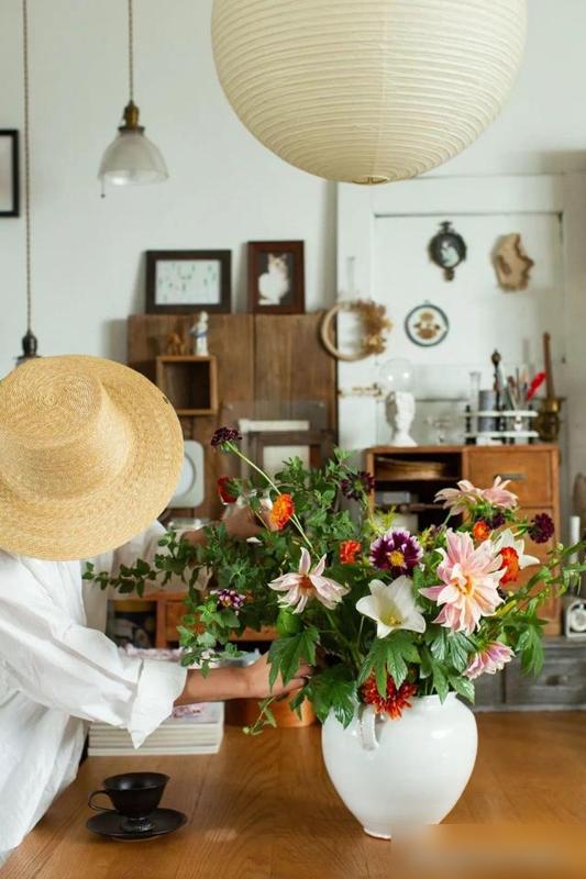 谁看皓子的露台花园不羡慕到直叹气啊！自由职业的她和老公用3年把带露台的小房子，变