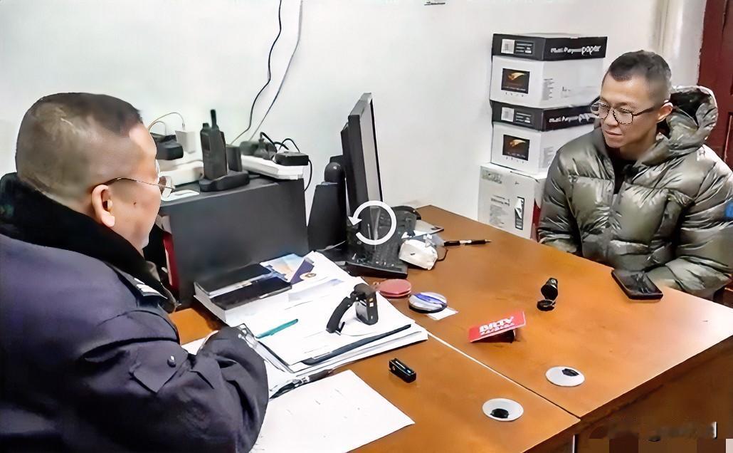 当年文章狂的没边，查无此人了如今网红陈震被全网封禁，同样也是吃了这个亏高