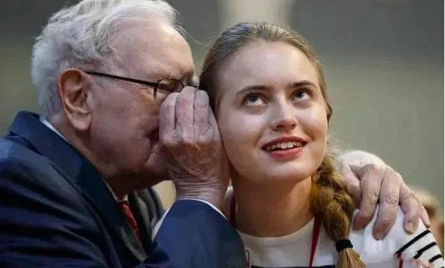 巴菲特给女儿的婚姻忠告，戳破了太多人的择偶误区上周在咖啡馆写稿，翻到巴菲特