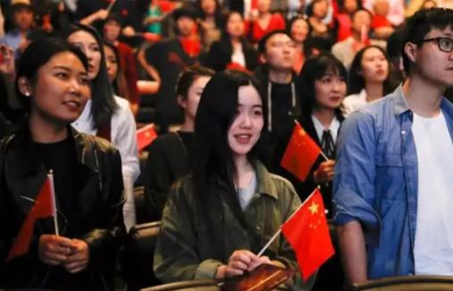 中国人容易被电诈盯上是有原因的，一位越南人告诉我：一个14亿人口的大国，几乎没黑