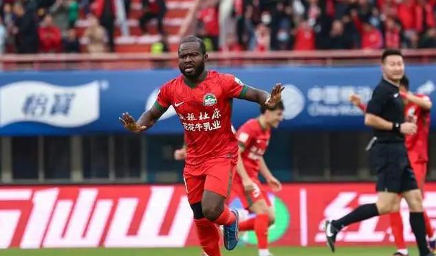 终于有了阿奇姆彭的消息！阿奇姆彭加盟大连英博！2025赛季结束后，河南队