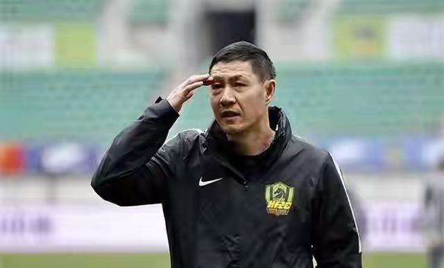 成都球迷是真急！在隔壁子选刘建业当主帅，让土帅的条件继续探底之际，什么谢峰、谢晖