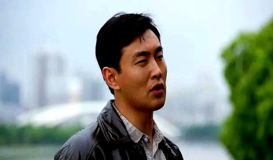 雷东宝中风后逆袭！豪园酒店股东身份曝光这位前村支书拄拐创业，妻子韦春红才是真大