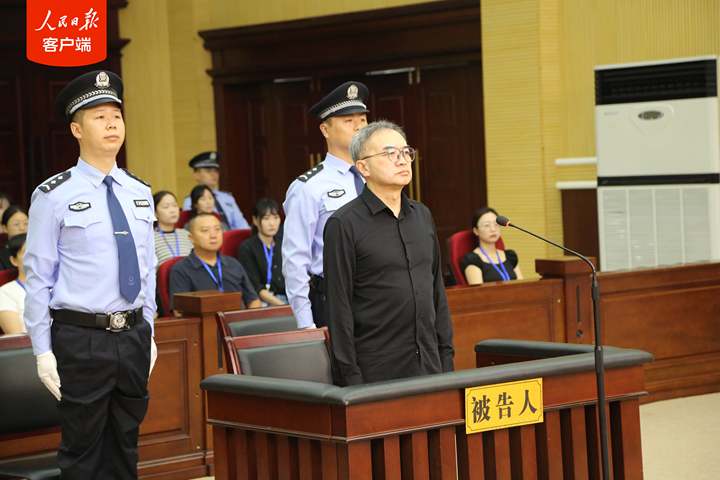 收受财物2.61亿余元, 江苏省南京市人大常委会原党组书记、主任龙翔一审被判死缓
