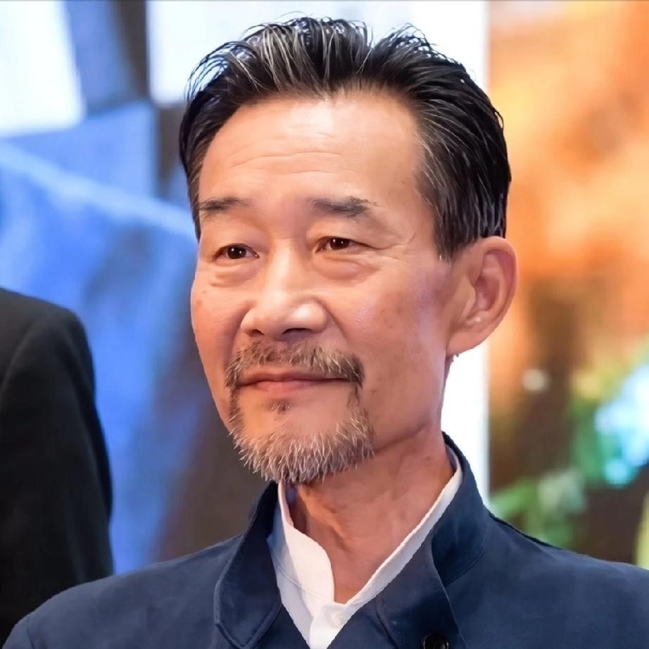 查了查李雪健老师在影视表演界的地位，不查不知道，一查吓一跳，这是99%的演员