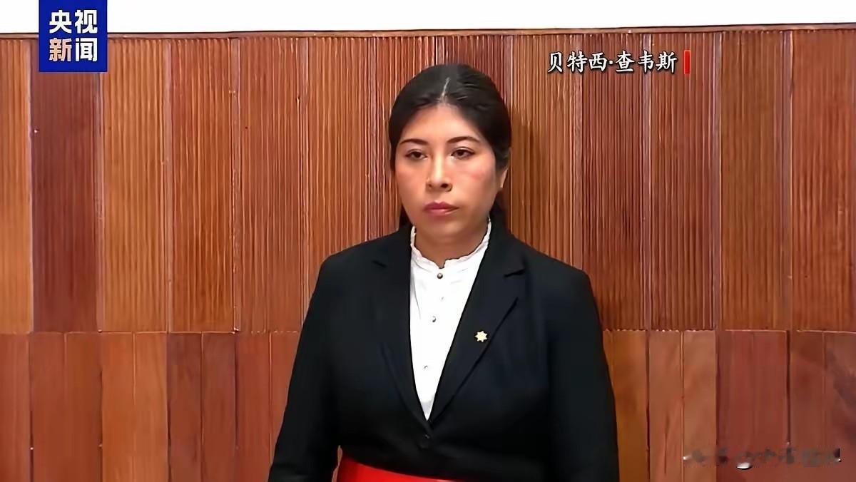 昨天还是坐主席台上的总理，今天就成了全球通缉的“逃犯”。这剧本，电视剧都不敢这