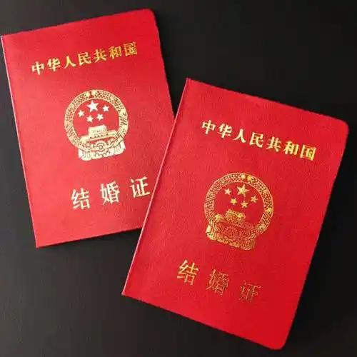 今年上半年，327.5万对新人结婚，138.3万对夫妻离婚登记。有人一算：138
