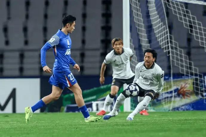 本赛季中超四队征战亚冠联赛，国安在亚冠二级联赛小组赛已遭淘汰。而其他三队申花、蓉