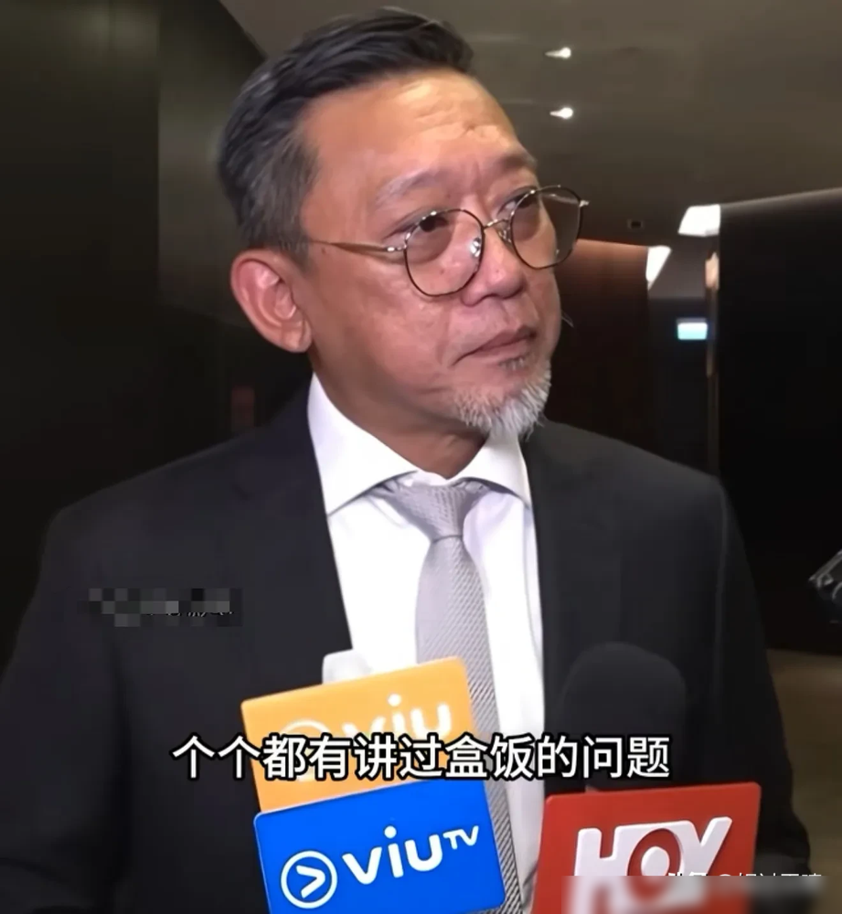 吴彦祖公开吐槽《九龙城寨之终章》剧组盒饭真的很难吃，还补了句，全组人都投诉过，屁用没有。他猜测可能便