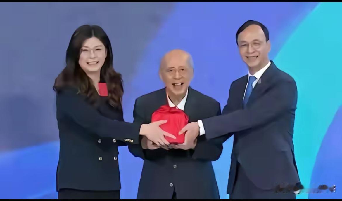 郑丽文这格局，甩朱立伦十条街！蓝白主席会面，她三招就征服了黄国昌，这才是合作该有