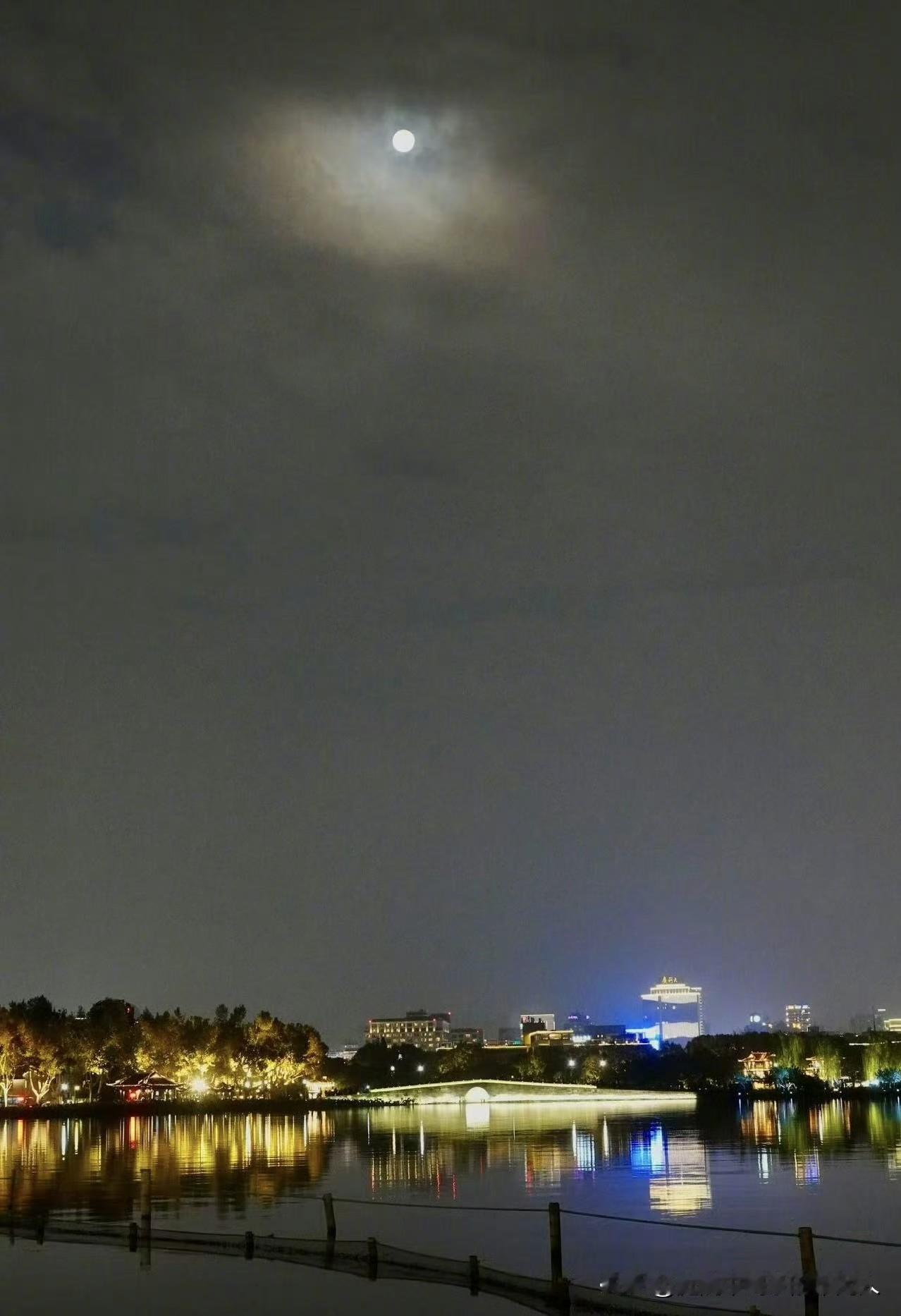 就业新趋势，给退休父母打工。楼下邻居的女儿今年38岁，下岗5年了，一直找不到合