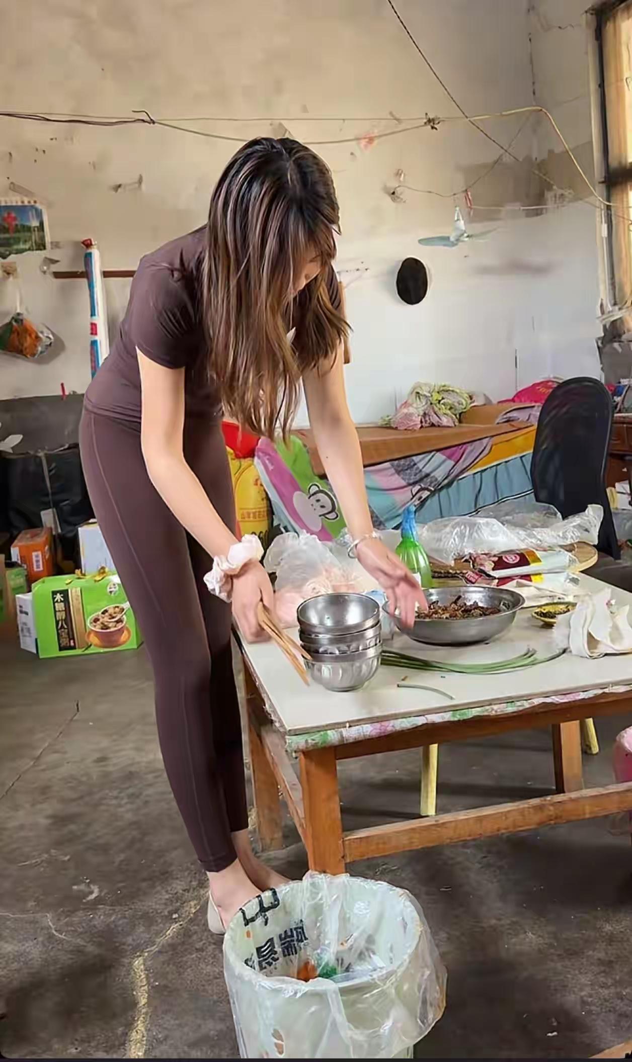 三姐今年38岁了，却迟迟没有结婚！只因为前几年做服装生意失败，亏了20多万！这些