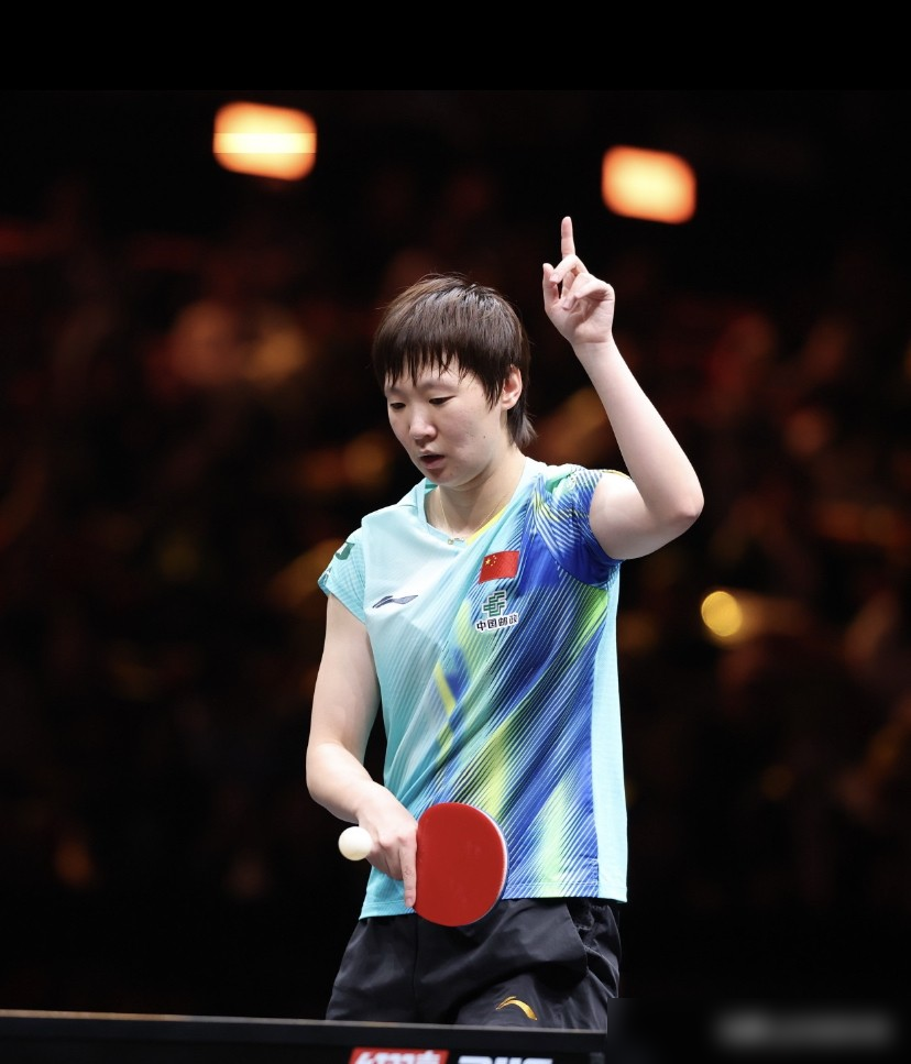 8比4领先被翻，10比7手握3个局点还是输。佐藤瞳那一手长胶，同一个动作能搓出下旋、侧旋和不转三种球