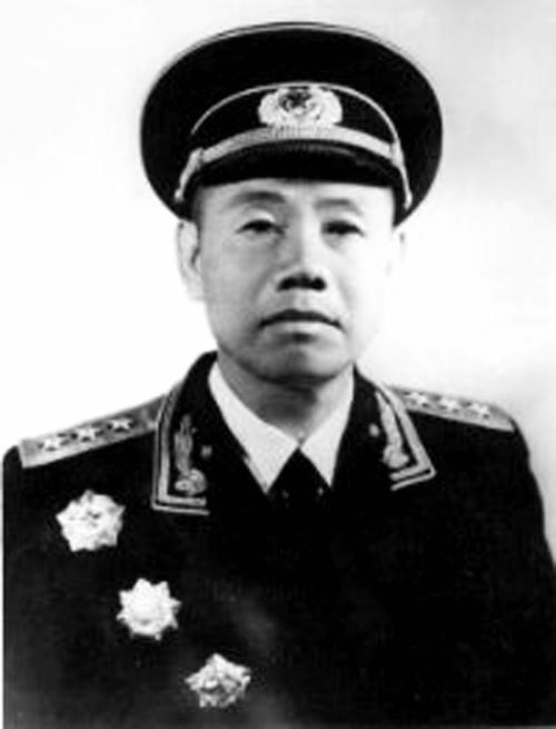 1977年经中央决定免去王宏坤的海军第二政委职务，1983年4月王宏坤按