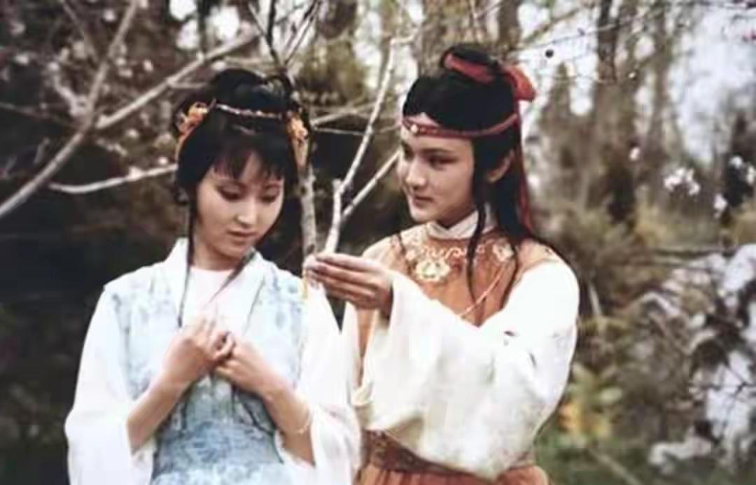 贾宝玉究竟有多爱林黛玉？一个极少有人发现的细节说明了一切这个藏在字里行间的