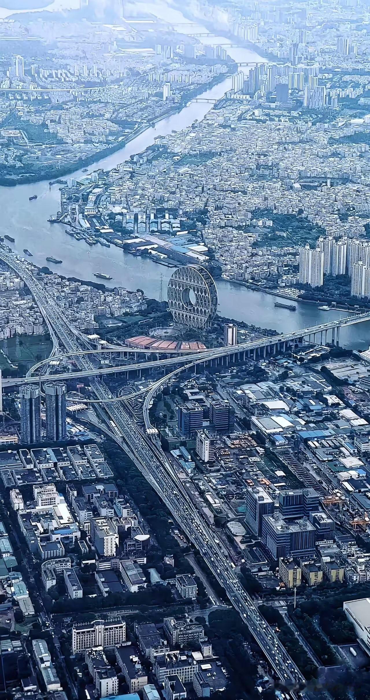 这座城市没人能猜出来是哪里，有说是沈阳，还有说成都，还有说重庆，其实都不是。​