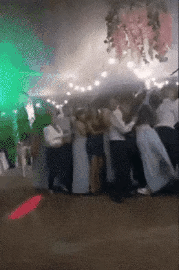 看来大伙今天是不想回去了。
