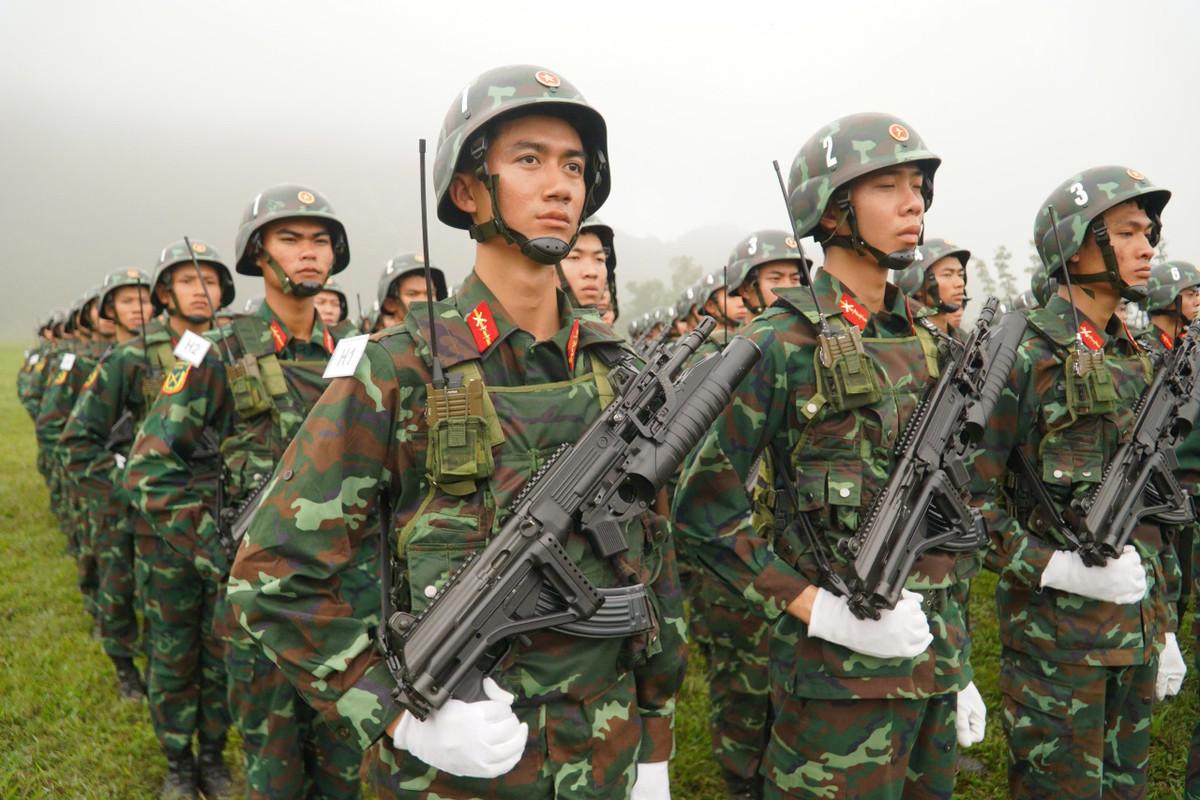 在东南亚把以色列技术轻武器作为制式武器的国家有两个，缅甸和越南，缅甸是以色列技术