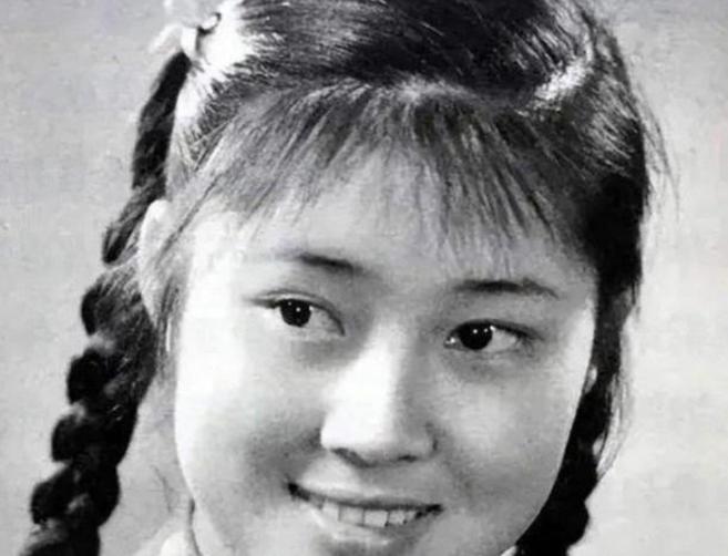 1992年武汉刑场上，曾经万众瞩目的“刘三姐”程春莲，面如死灰，双手被紧紧捆绑。