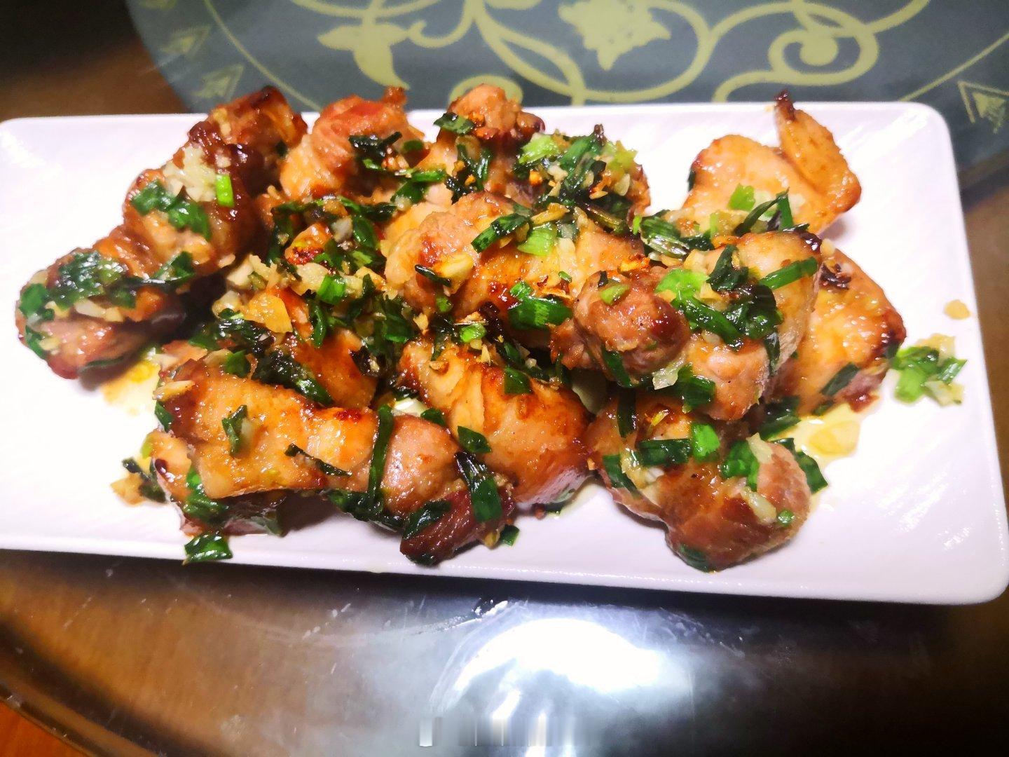 盐葱㸆五花，香到抽耳光都不放手，请宝贝们品鉴。