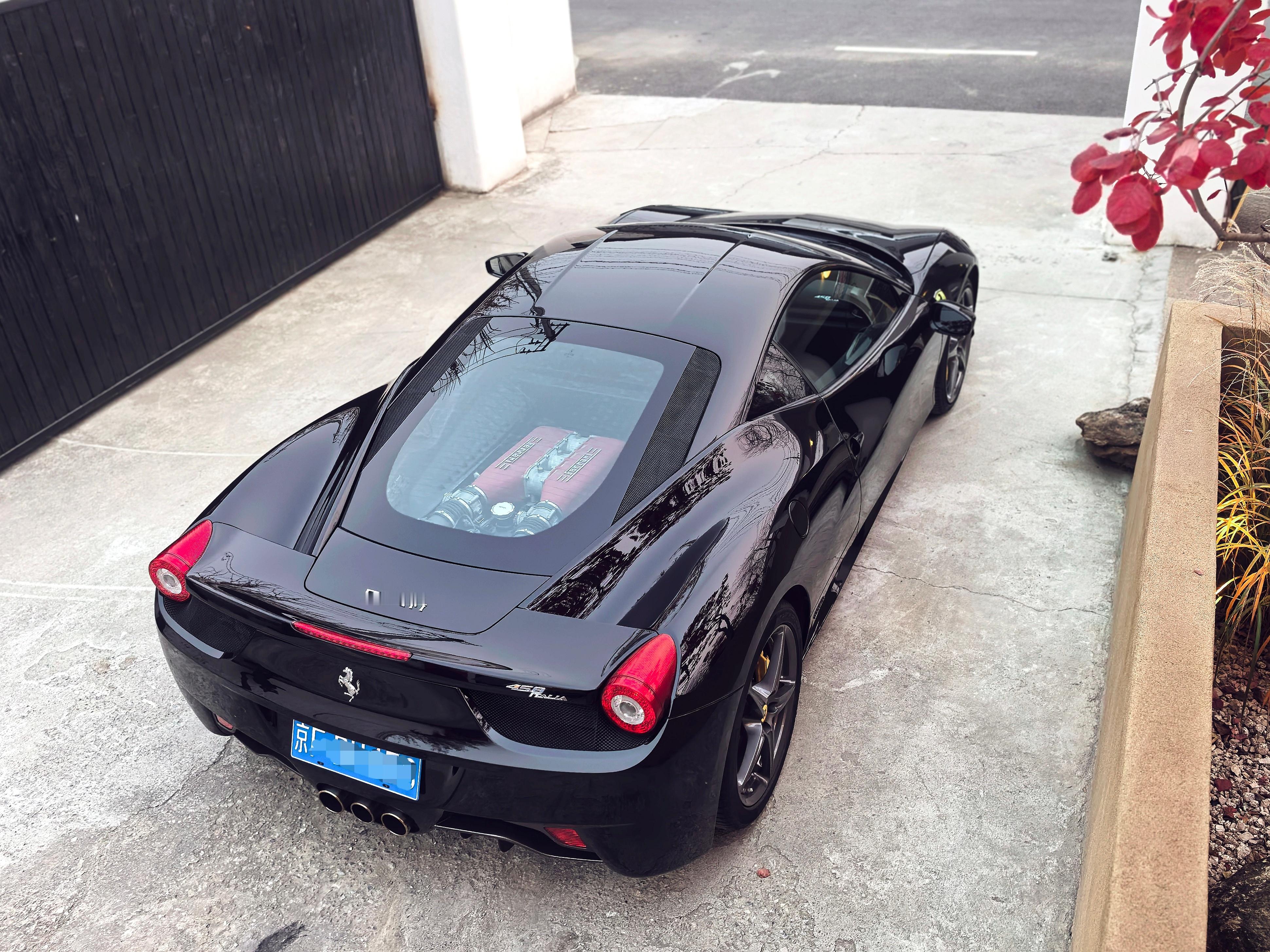 最近越来越流行玩儿老跑车了，老也是法拉利。