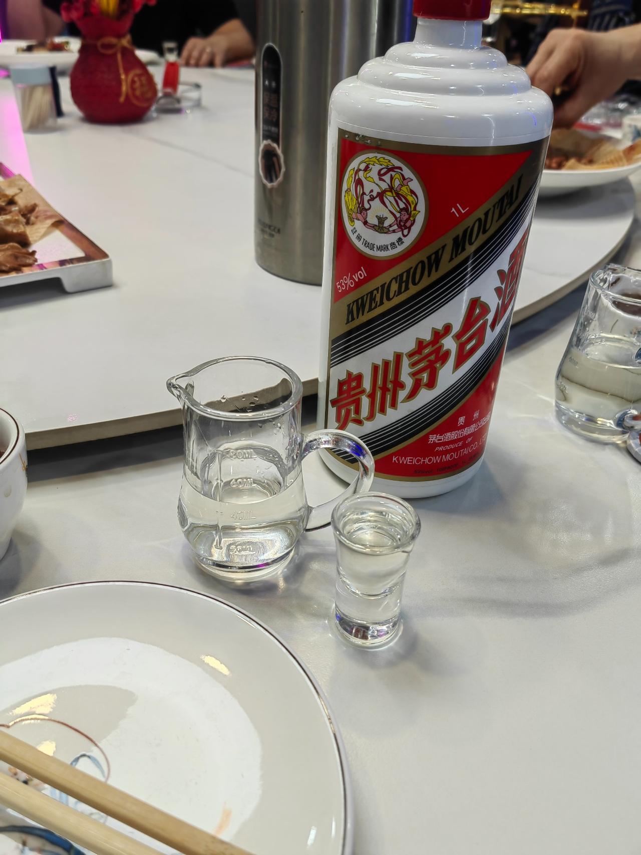 奉劝大家，不管男女，真的要趁早把酒戒了。身边不少爱喝酒的人，看似图一时痛快，