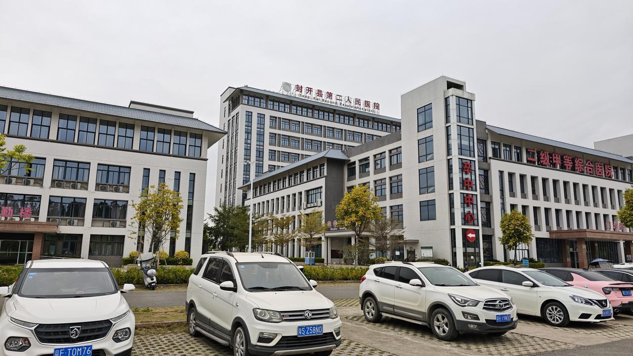 你敢信这只是一个乡镇的医院？真的太漂亮了，它位于肇庆封开县的南丰镇，不是县城哦。