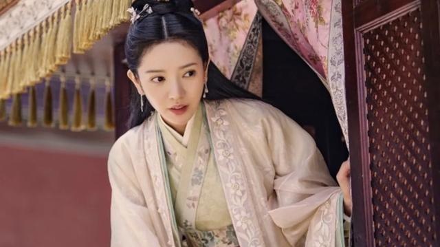 1407年，皇后徐妙云因病去世，朱棣发誓不再立后。然而，背地里他却给小姨子朱妙锦