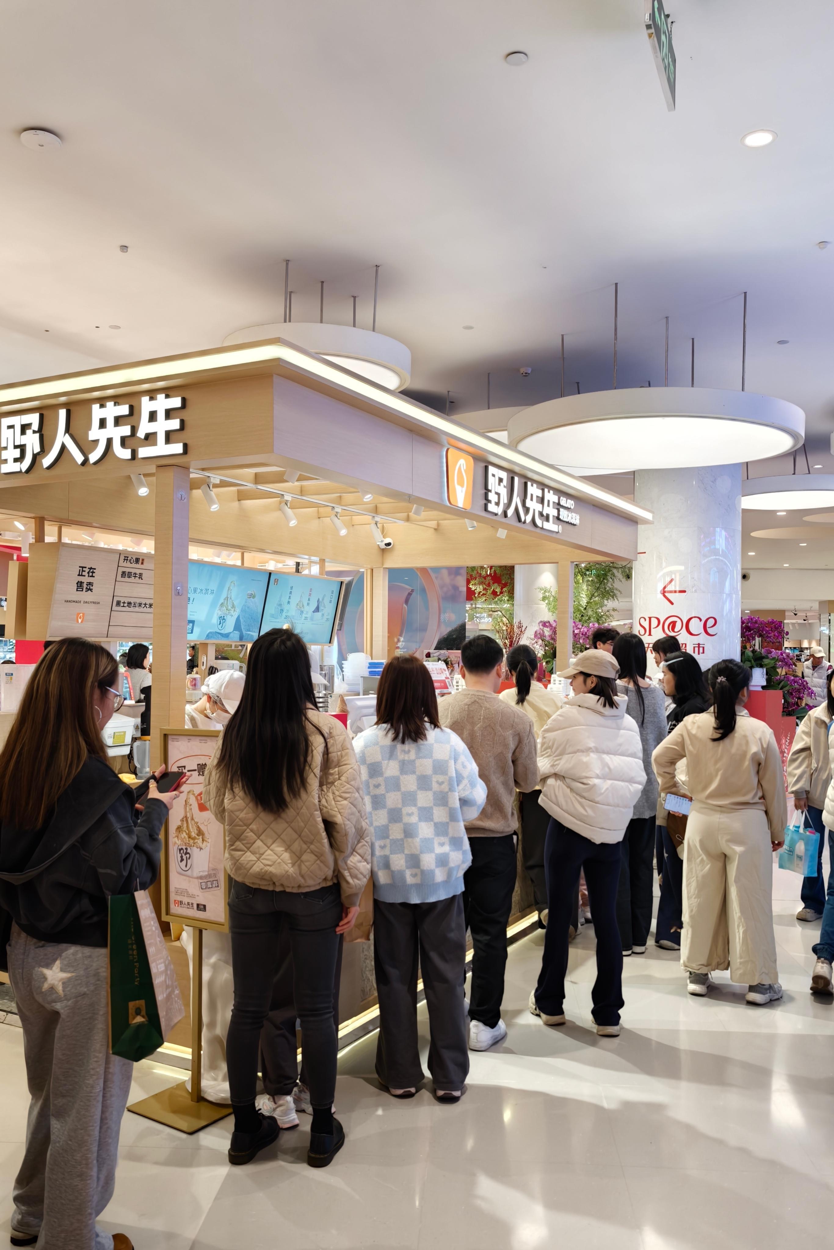 超级小爱现在越来越好用了，我随手拍的一张图，跟他说把图片里面的人给去掉，就一句话