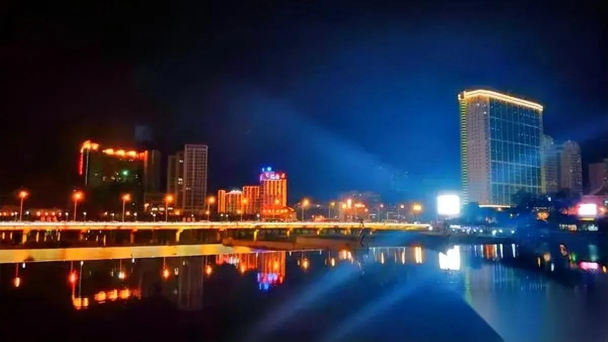 《红楼梦》咋突然爆火了？背后藏着啥深层原因？最近发现，经典作品翻红、历史