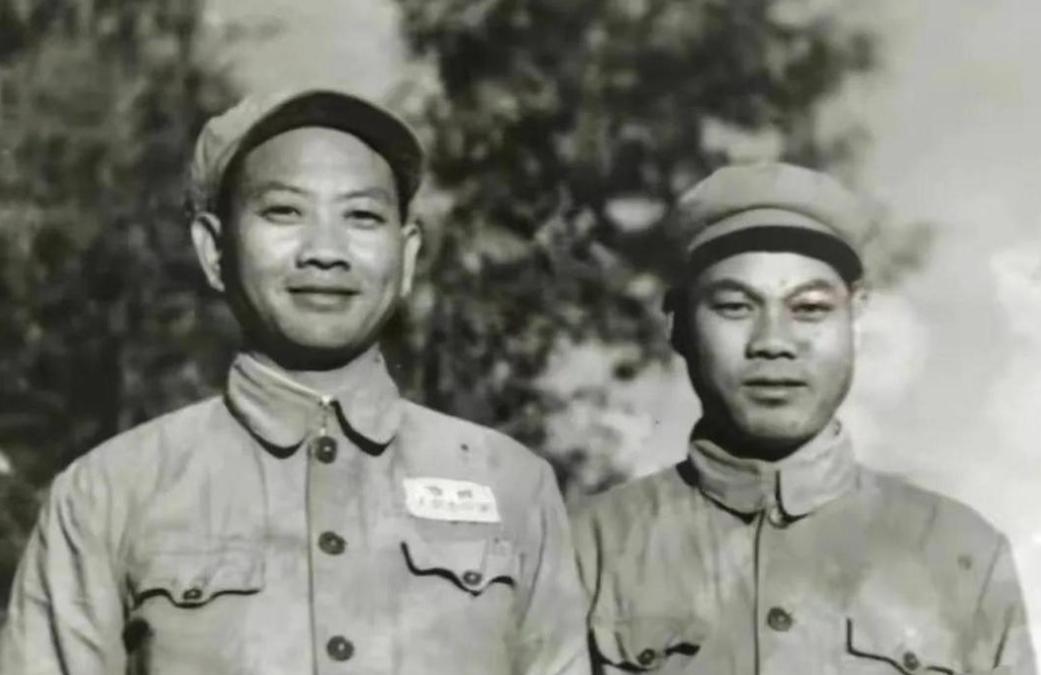 1953年，志愿军庆功会上，团政委向守义和老乡团长聊家世，聊着聊着，政委大吃一惊