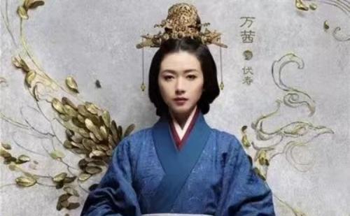 200年，曹操不顾汉献帝苦苦哀求，将怀有身孕的董贵人杖杀，这让皇后伏寿十分惊慌，