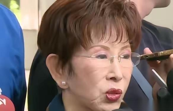 国民党前主席洪秀柱出席台北市议员侯汉廷新书发表会。洪秀柱现身侯汉廷的新书发布会，
