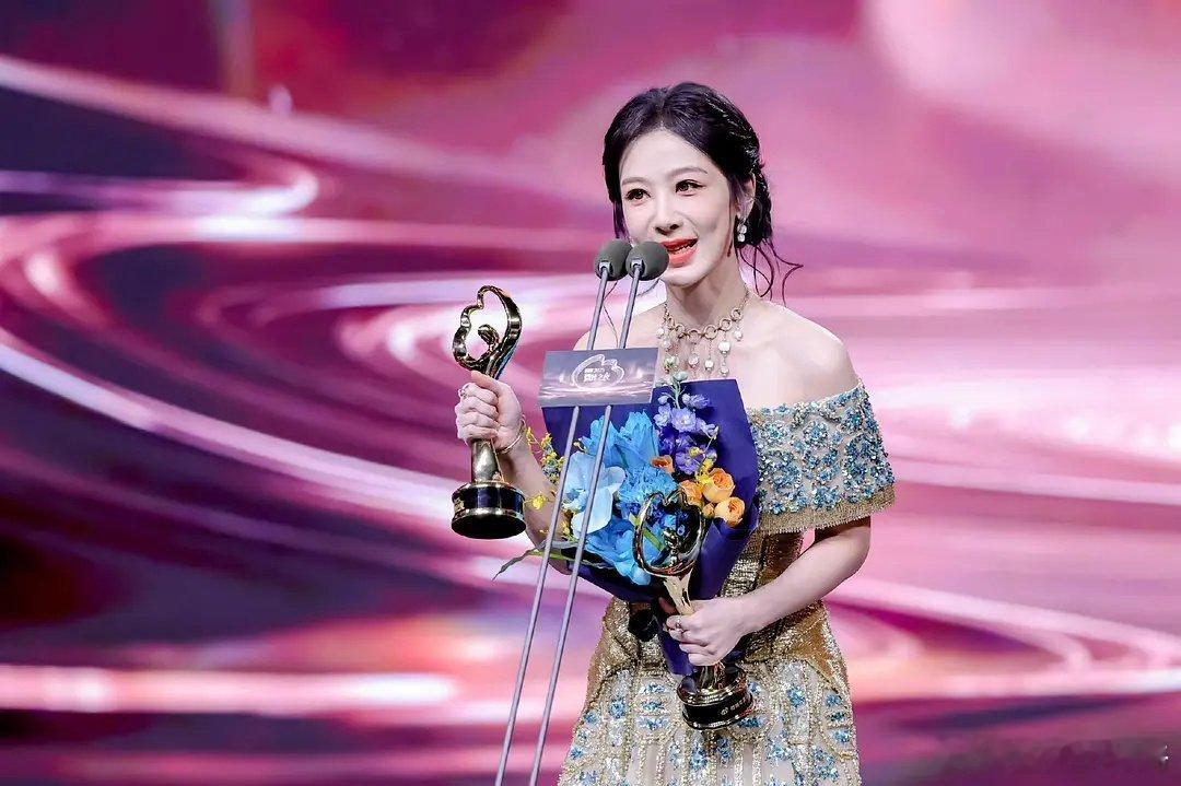 微博之夜官方图为什么长这样直播是叠了多少滤镜啊