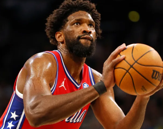 费城76人中锋乔尔-恩比德目前已开始进行力量与体能训练。报道称，恩比德正在费城