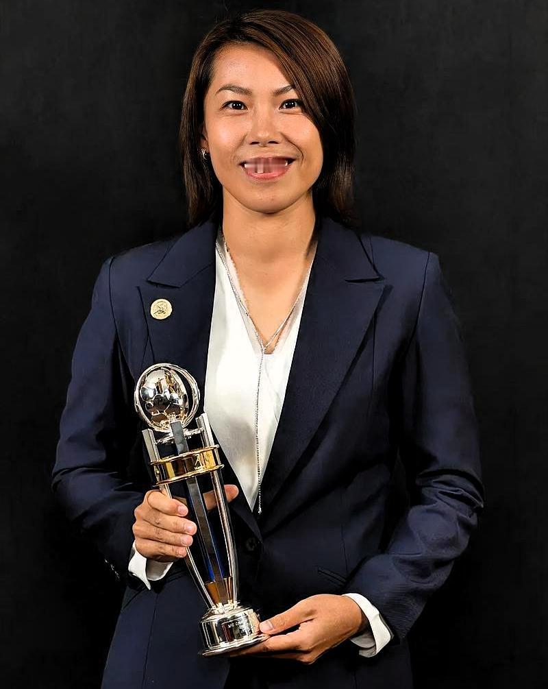 一、她适合的核心理由1. 战术与理念接轨世界：她是学院派+数据化教练，擅长