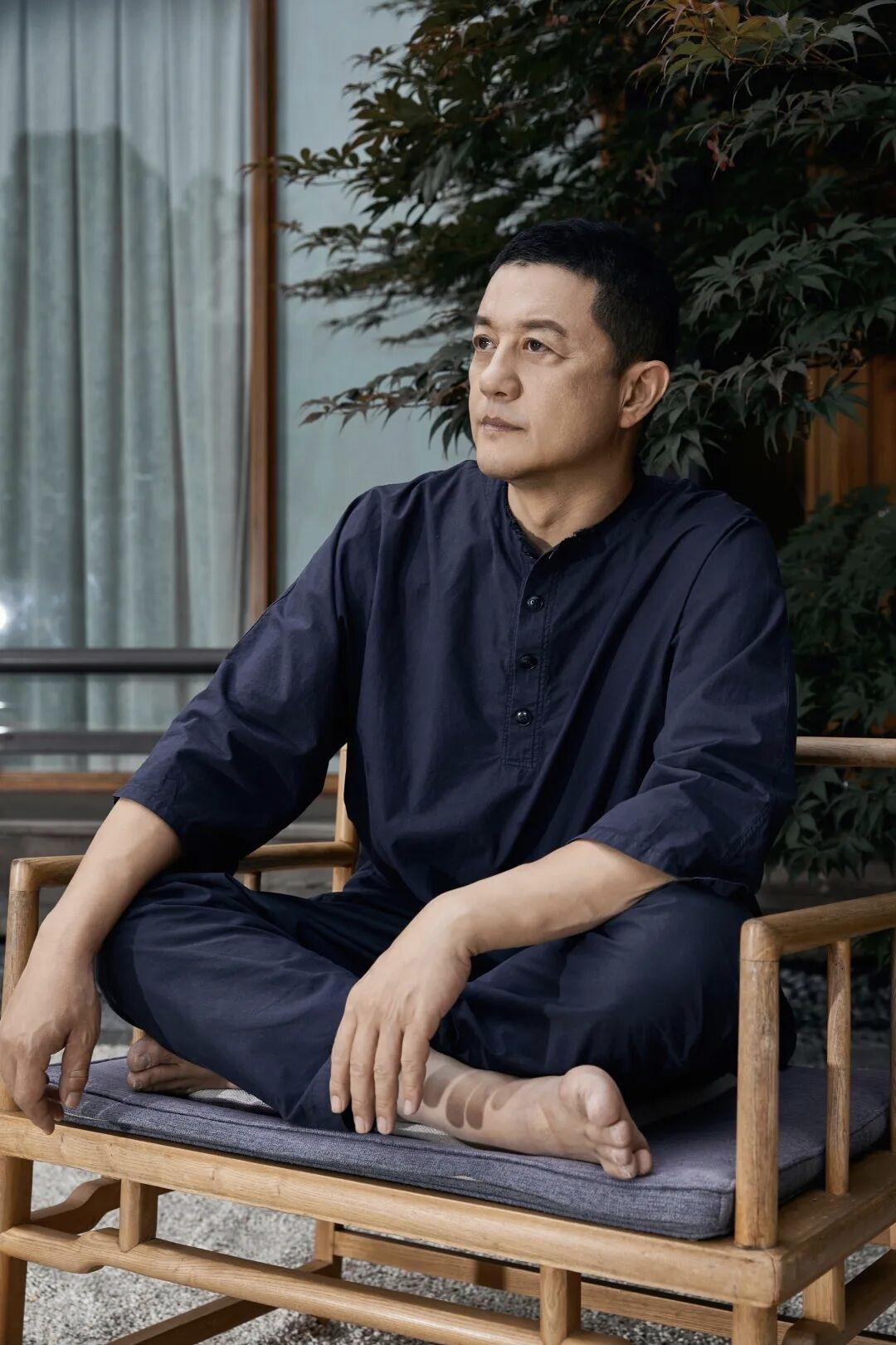 总觉得李亚鹏有点不对劲儿，他都54岁了，阅历应该不少但总是成功踩坑。 地产