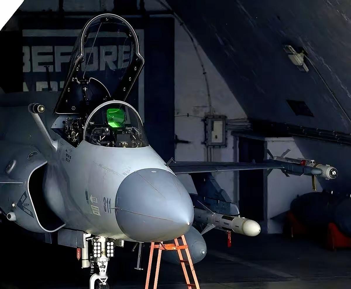 都知道歼-10空战能力超过枭龙，但歼-10却仍然卖不过枭龙！阿塞拜疆直接采购