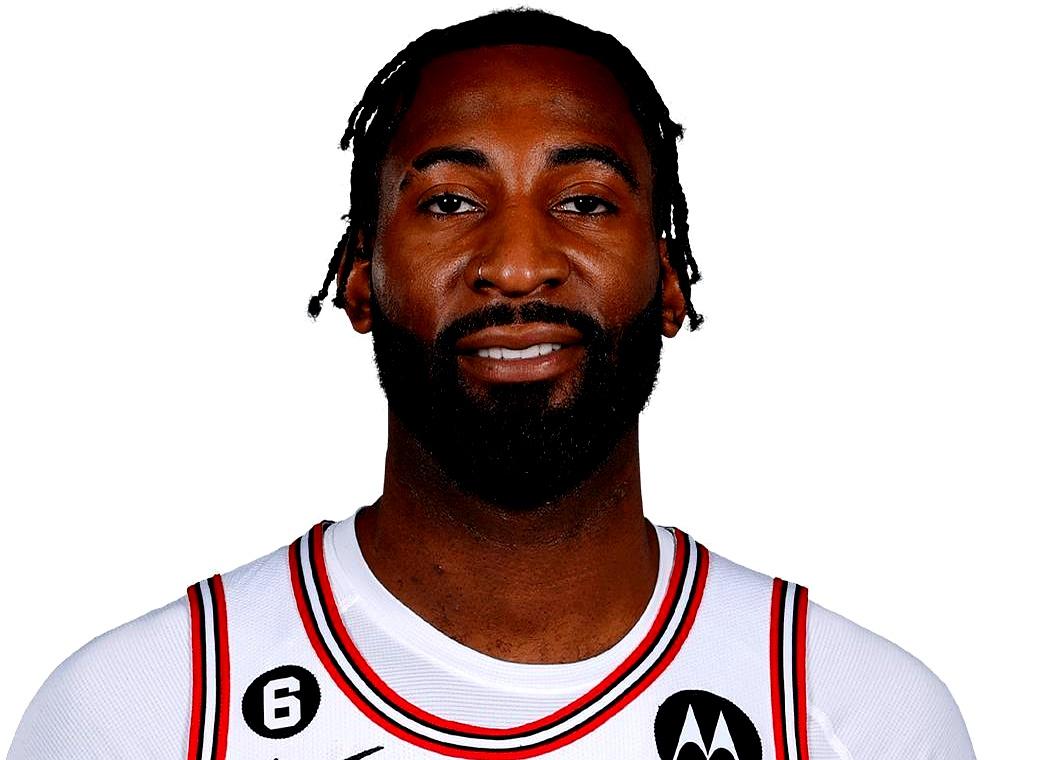 一个传闻，把休赛期点着了。广东队被曝瞄准NBA现役中锋——76人德拉蒙德，2.