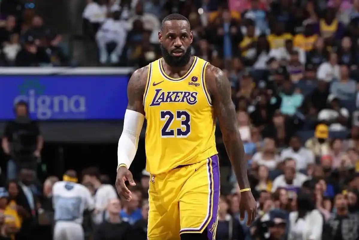 关于詹姆斯有几大错觉：1，他退役了，没人看NBA了2，他不如乔丹，所以是历史