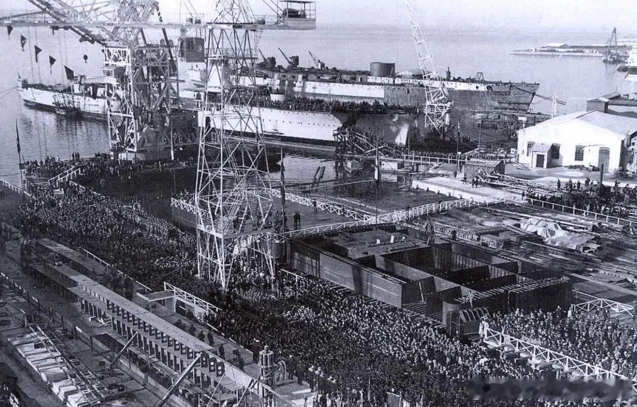 1934年10月28日意大利海军维托里奥维内托号战列舰在里雅斯特船厂的龙骨铺设仪