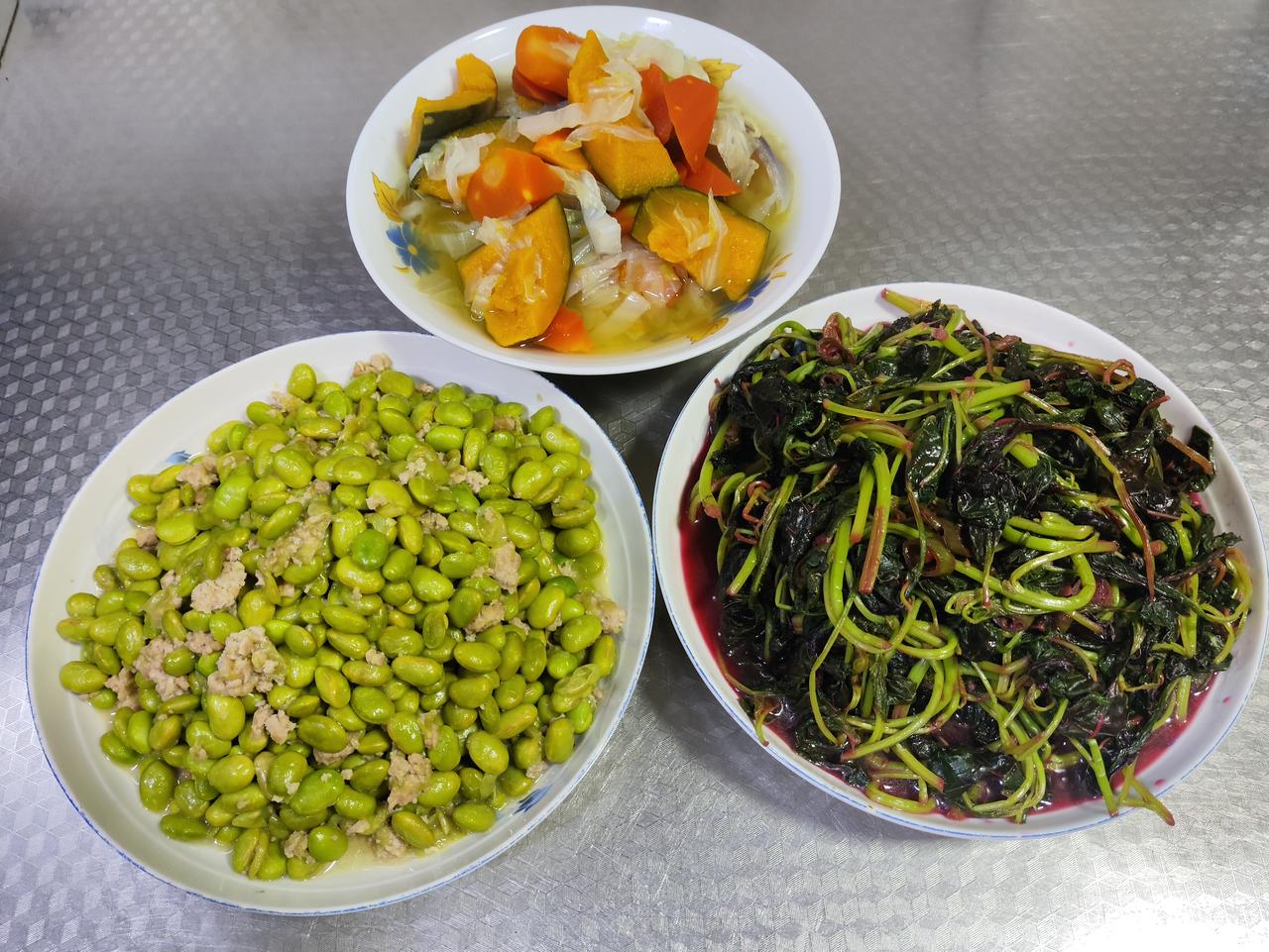 6月5日家常午餐打卡，我亲手料理：肉末焖青豆米鲜香下饭，清炒红苋菜鲜爽解腻；不加