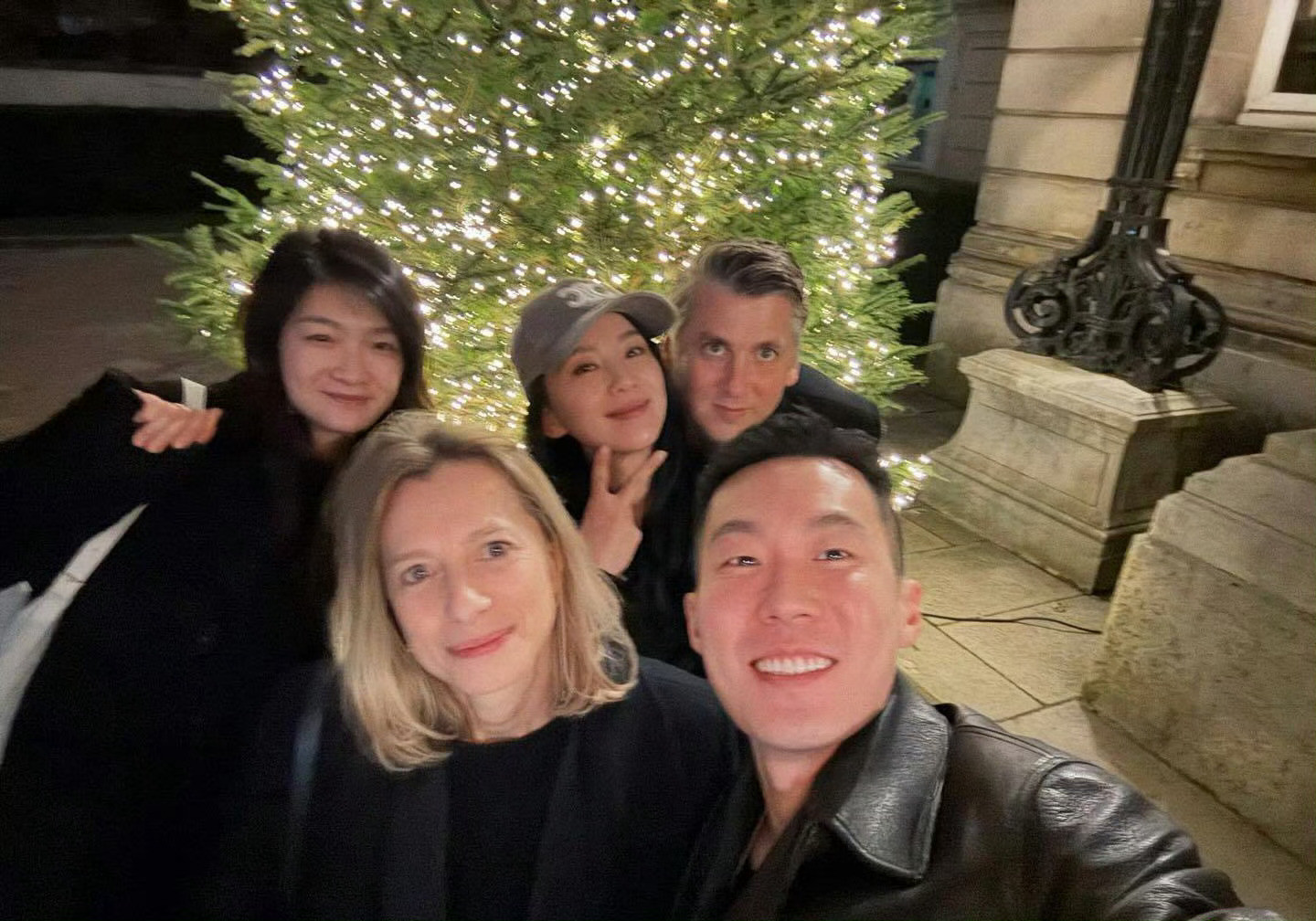 没有刘诗诗，不是仗着一姐经j人这个身份光环能笑这么开心❓​​​