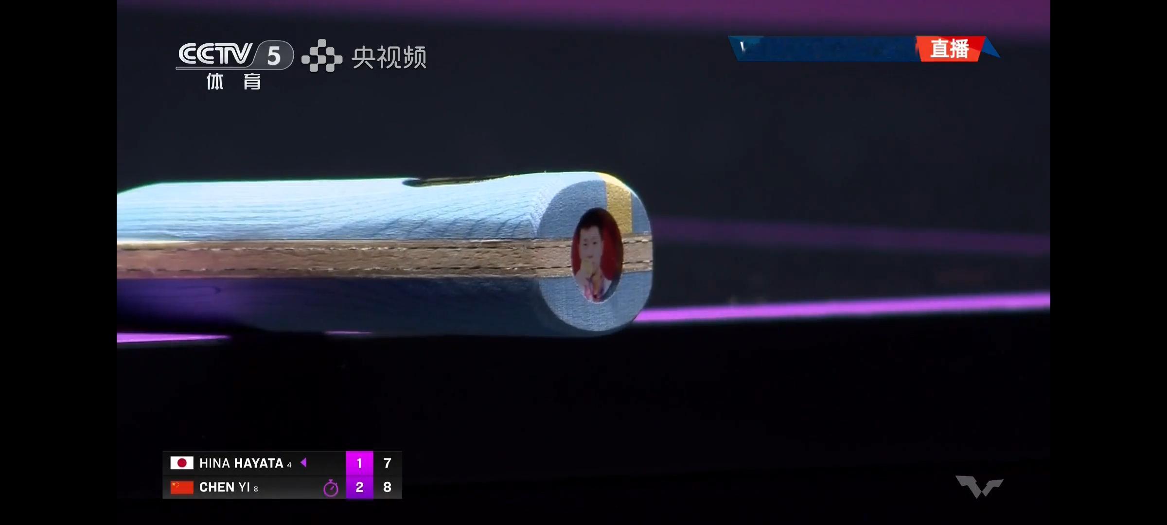 陈熠和早田希娜比赛的第四局，比分8：7时因为早田的追分陈熠叫了暂停，期间和于子洋指导沟通了战术，暂停
