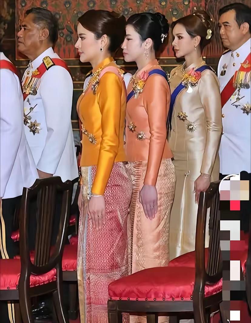 泰国国王新纳了这三个妃子，根本算不上漂亮，也没啥青春气息，但是这身材是真的好啊，