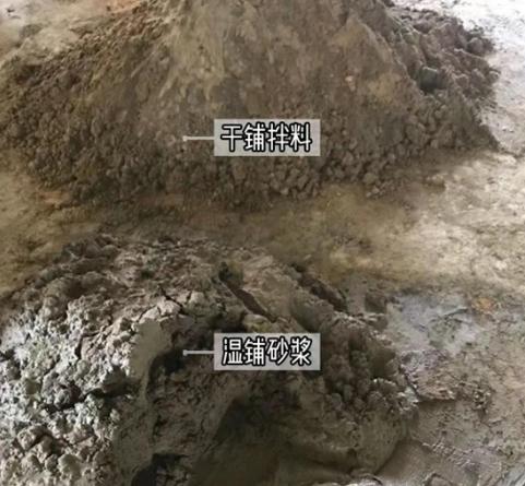 我家铺地暖时，瓦工问我要干铺还是湿铺，我一脸懵：有啥区别？他说干铺省事，湿铺费工