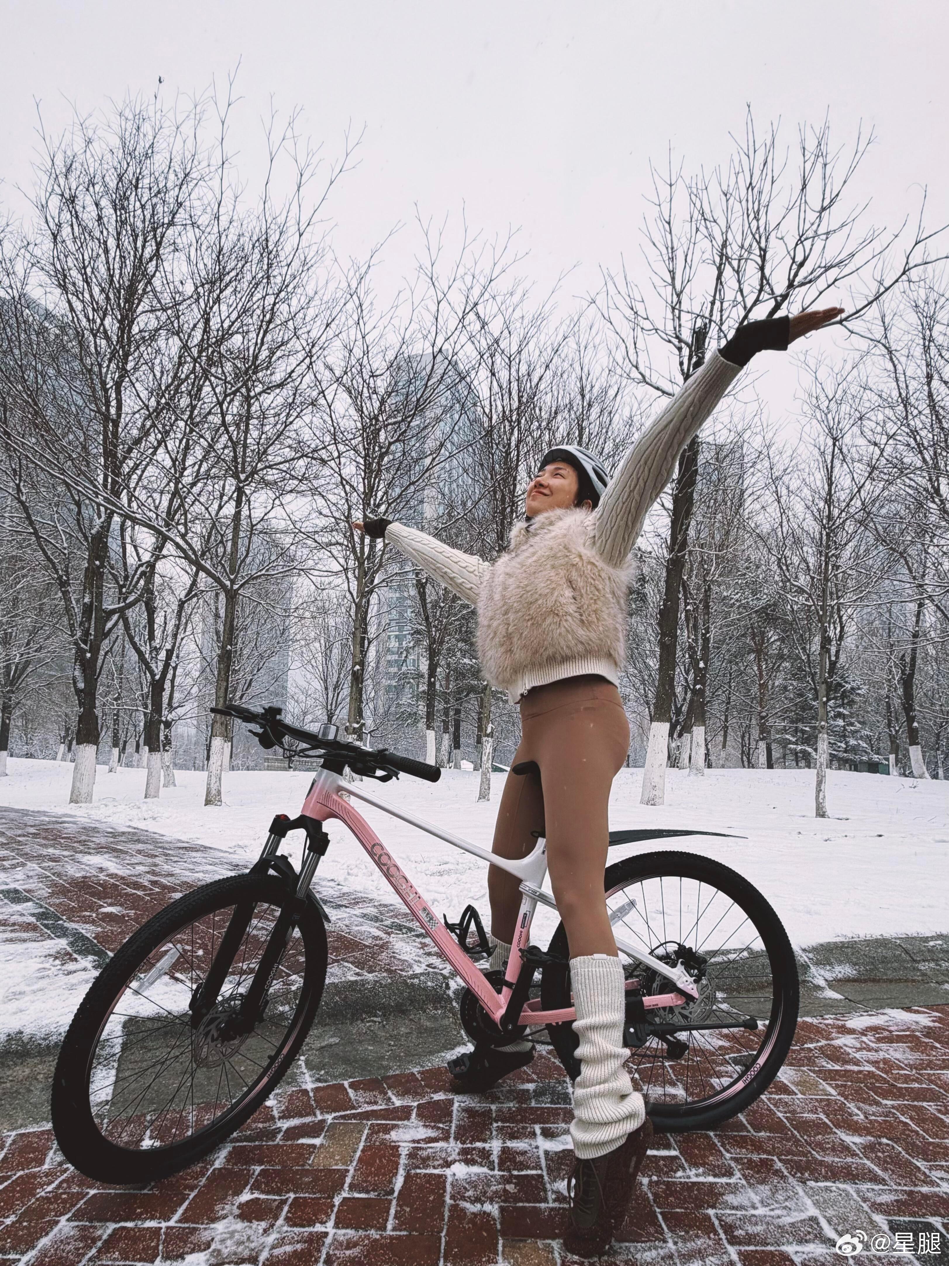 菅纫姿🚴🏻♀️雪中骑行