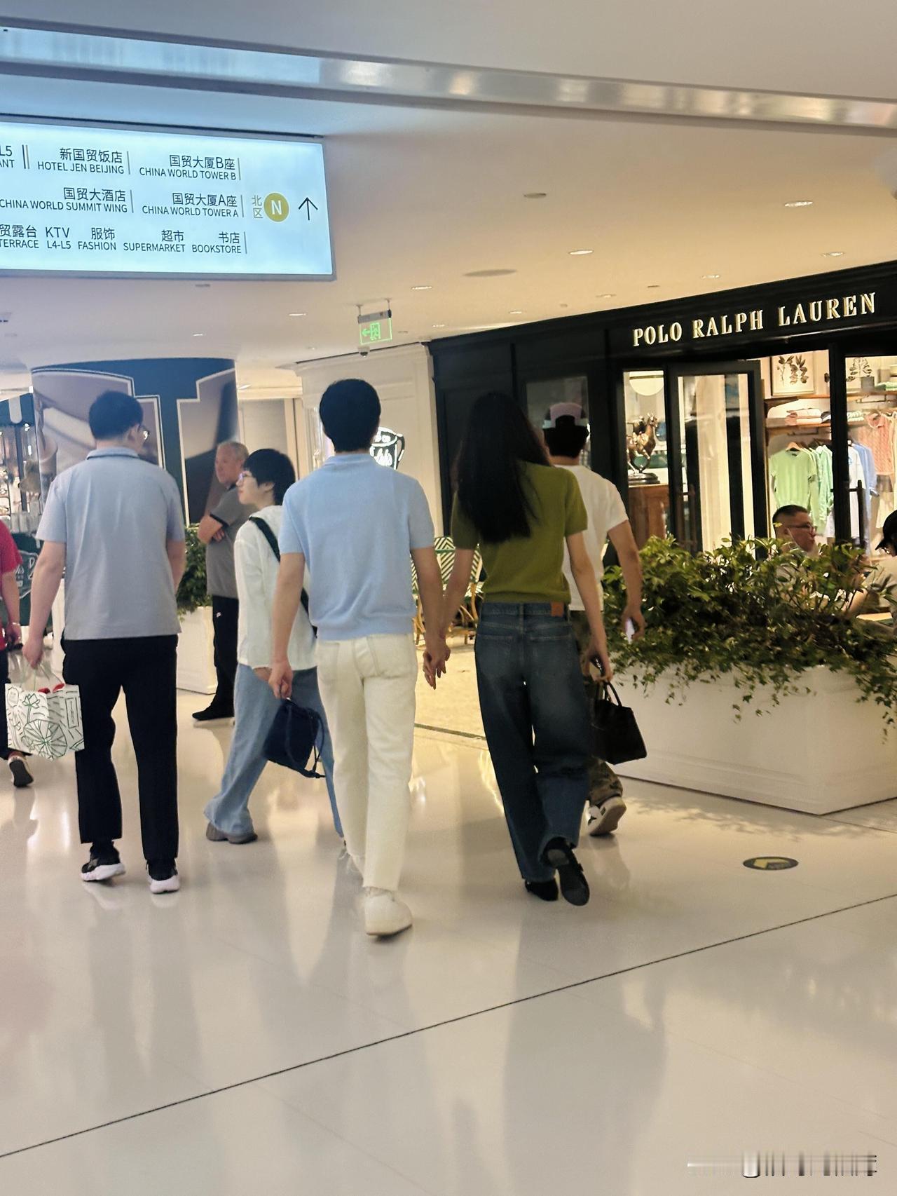 说井柏然是内娱最会挑女友的男明星，没人反对吧？？从清冷文艺女神、明艳港风美人到气