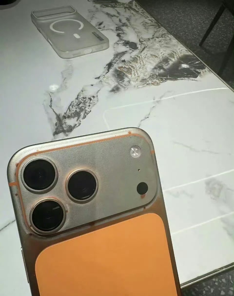 不是，这么夸张的吗，这得是用什么材质的湿纸巾擦的～