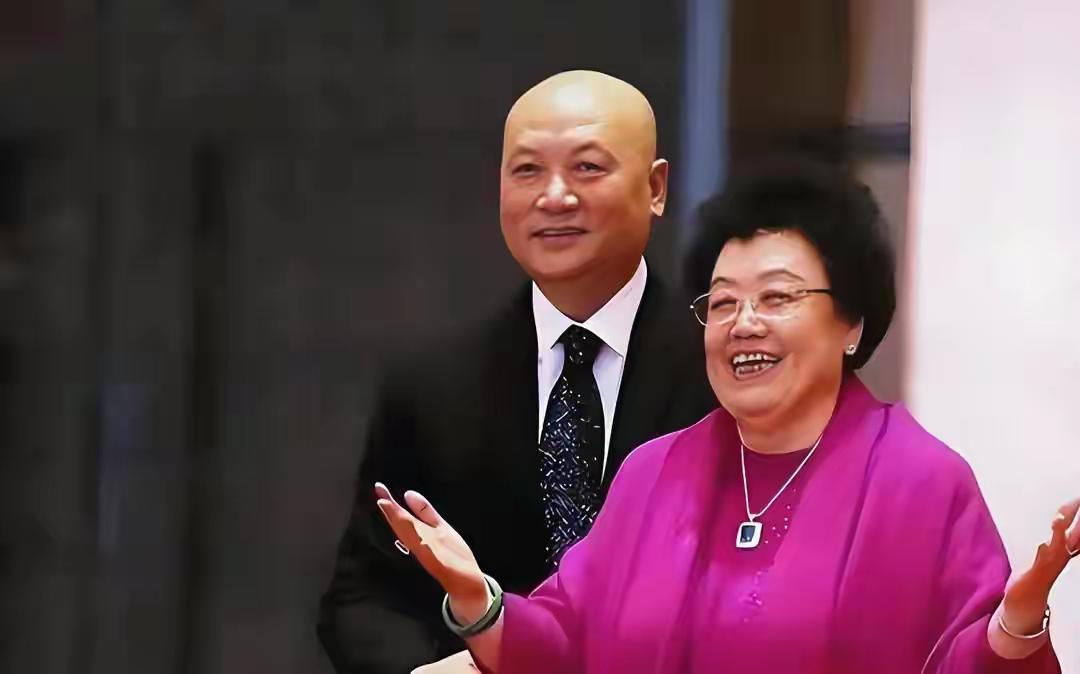 看不懂迟重瑞这一生选择！明明可以靠自己颜值吃饭，过丰富多彩的人生。却投靠一个大自